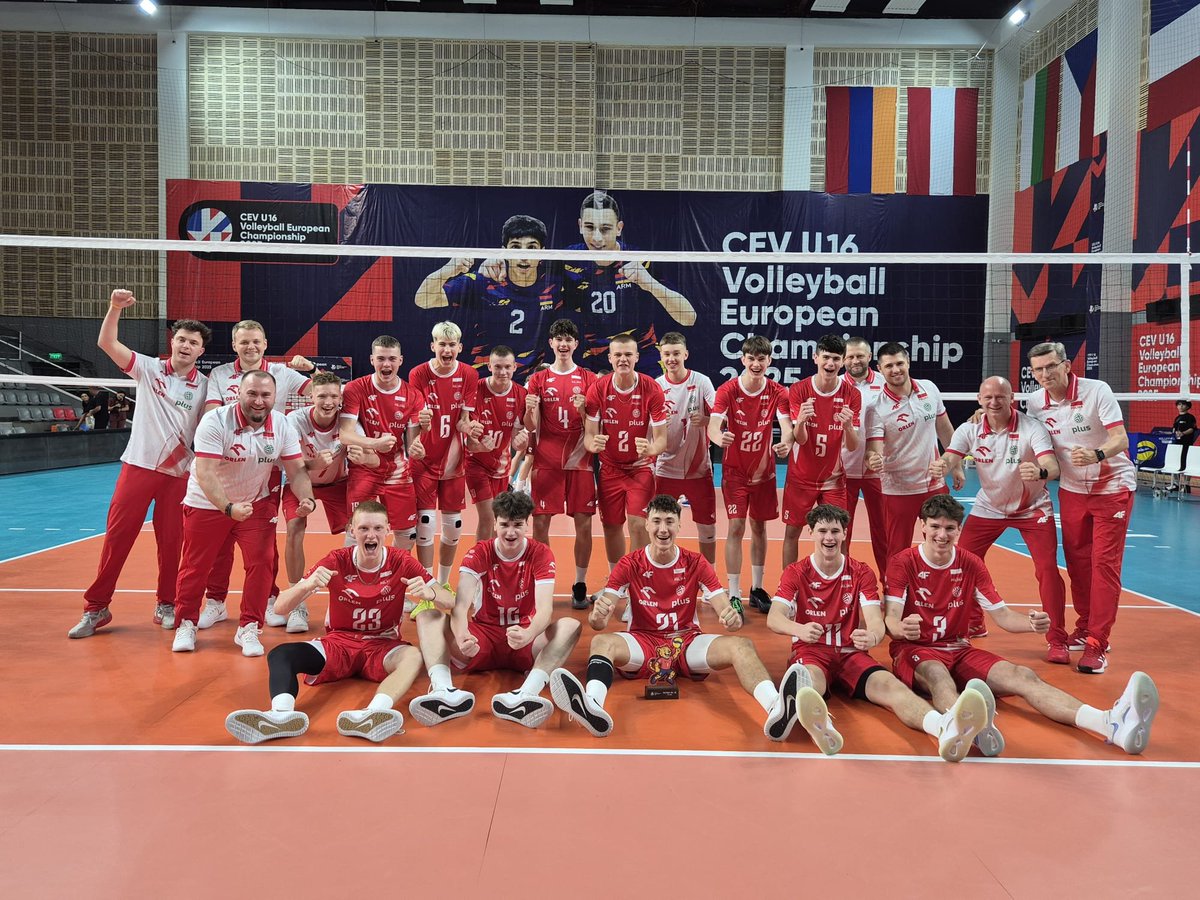 PolskaSiatkowka's tweet image. 🏐 Reprezentacja Polski siatkarzy U16 wygrała drugie spotkanie w fazie grupowej Mistrzostw Europy, rozgrywanych w Armenii! 💪
🇵🇱 Polska - 🇱🇻 Łotwa 3:0
👉 Szczegóły meczu: pzps.pl/pl/aktualnosci…