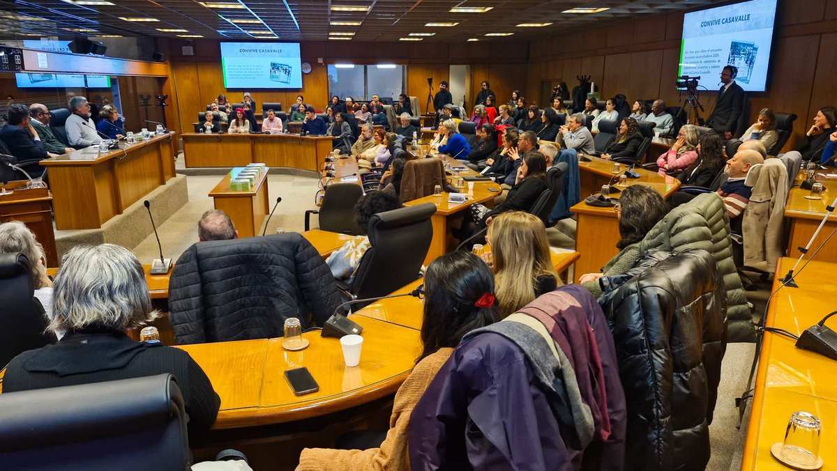 SValdomir609's tweet image. 📕 Hoy participamos en la presentación de Convive Casavalle, una publicación fundamental que recoge las voces de quienes viven y transforman el territorio.
Un material necesario para reflexionar sobre temas clave como la convivencia, la vivienda, el trabajo y la salud mental,…