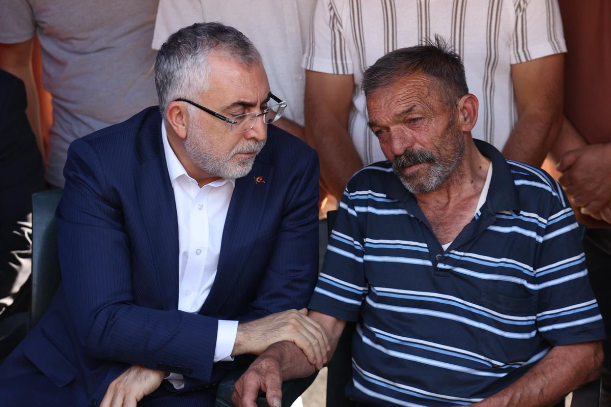 csgbakanligi's tweet image. Çalışma ve Sosyal Güvenlik Bakanımız Sayın Prof. Dr. @isikhanvedat, Eskişehir’de orman yangını nedeniyle şehit olan orman işçisi Tolunay Kocaman’ın cenaze törenine katıldı.