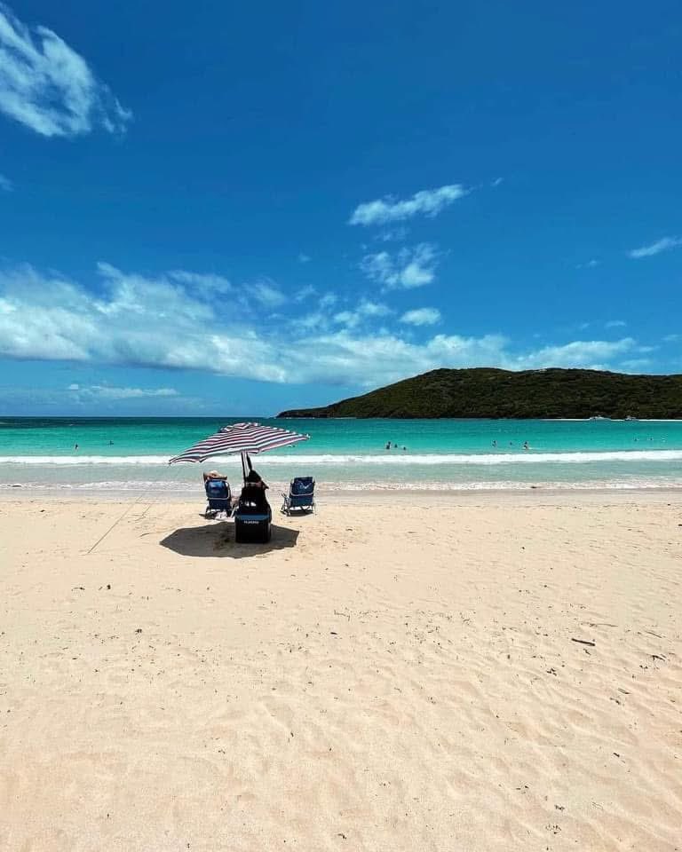 WeatherWatchPR's tweet image. Para nuestros amigos playeros: Si la playa Las Picuas en Río Grande que te mostré anteriormente no es suficiente, pues estas sí que te van a gustar, Las Playas Cristalinas de la Isia de Culebra. Escápate este fin de semana largo.