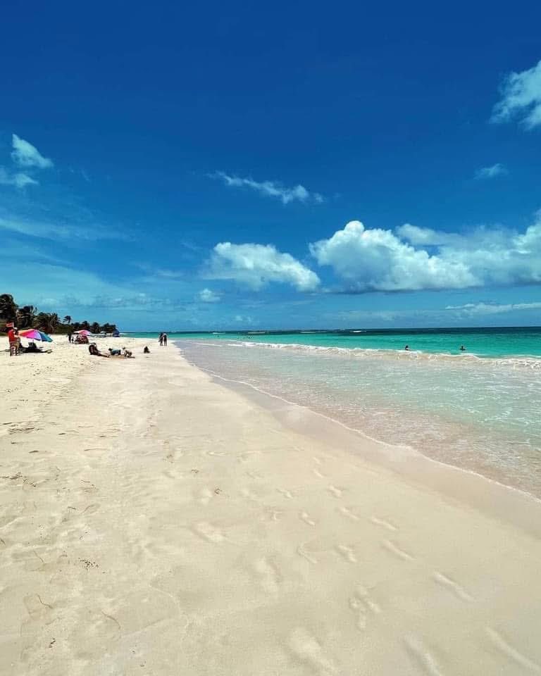 WeatherWatchPR's tweet image. Para nuestros amigos playeros: Si la playa Las Picuas en Río Grande que te mostré anteriormente no es suficiente, pues estas sí que te van a gustar, Las Playas Cristalinas de la Isia de Culebra. Escápate este fin de semana largo.