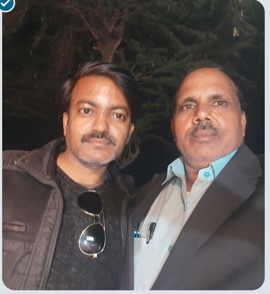 AzadRamshankar's tweet photo. राष्ट्रीय सहारा कछौना भाई गौरव मिश्र क़ो जन्म दिन की बहुत बहुत बधाई 🌹🌹 https://t.co/jXp27BrxlZ
