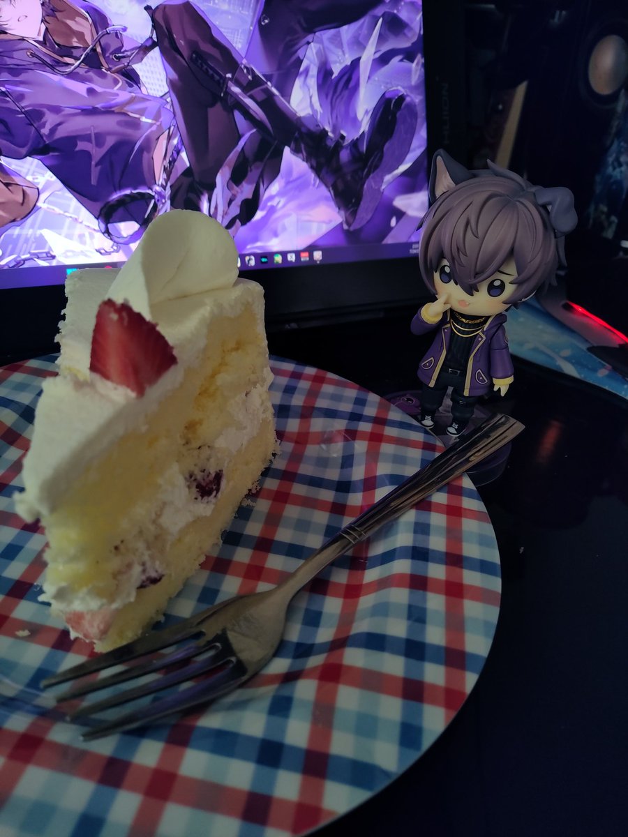 Happy Birthday Shoto!! I still have a lot of my strawberry cake left so I got you a piece! Have a awesome day dude! 
#shxtou #shoto #ShouDay2025