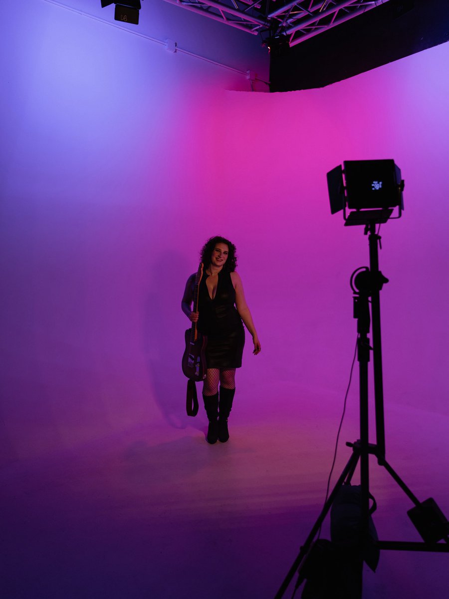#bts shot from my photoshoot for “Villain” at City Limit Studios! 💜💜💜

#photoshoot #villain #songwriter #nashville #musiccity #nashvilleartist
