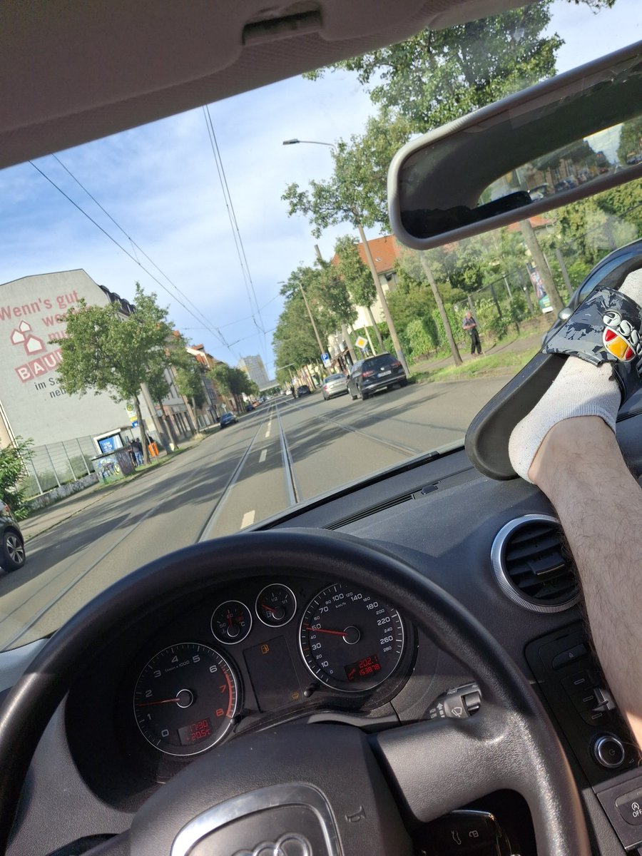 Ich fahr tanken auf eure Kosten. Alpha vorn. Ihr träumt vom Beifahrersitz ihr schwuchteln. 
 #findom #femdom #cashdom #footdom #goddessenergy #alphaenergy #paypig #fußsklave #geldsklave #dominanzamsteuer  
#zahlschwein #deinplatzistunten