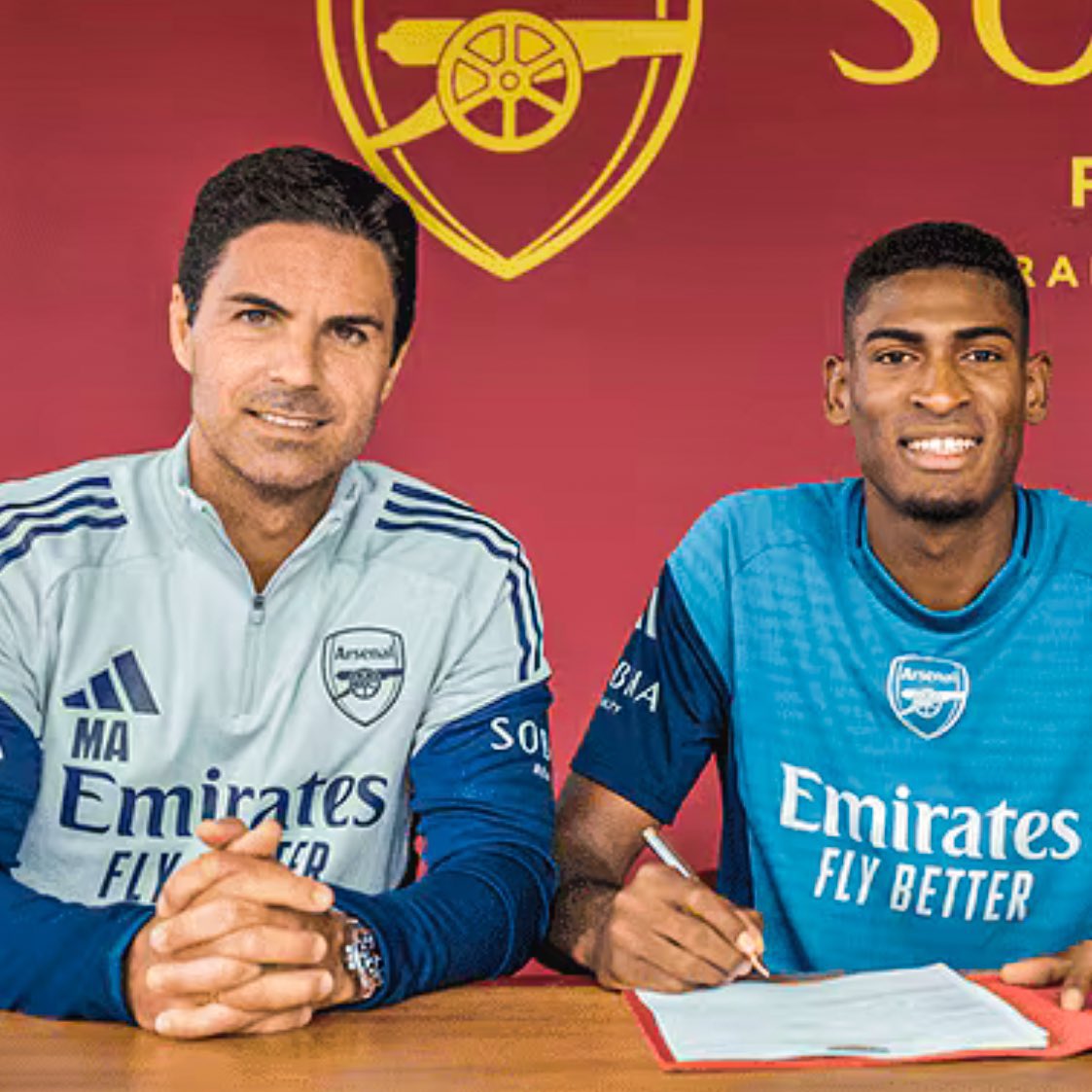 🚨🇪🇸 𝐎𝐅𝐅𝐈𝐂𝐈𝐀𝐋 | Arsenal sign Cristhian Mosquera (21) from Valencia. ✅

€15m fee + add-ons, as per <a href="/FabrizioRomano/">Fabrizio Romano</a> 

#SportDm