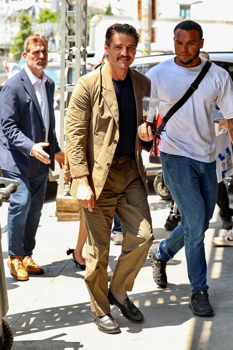 Pedro Pascal Photos tweet media