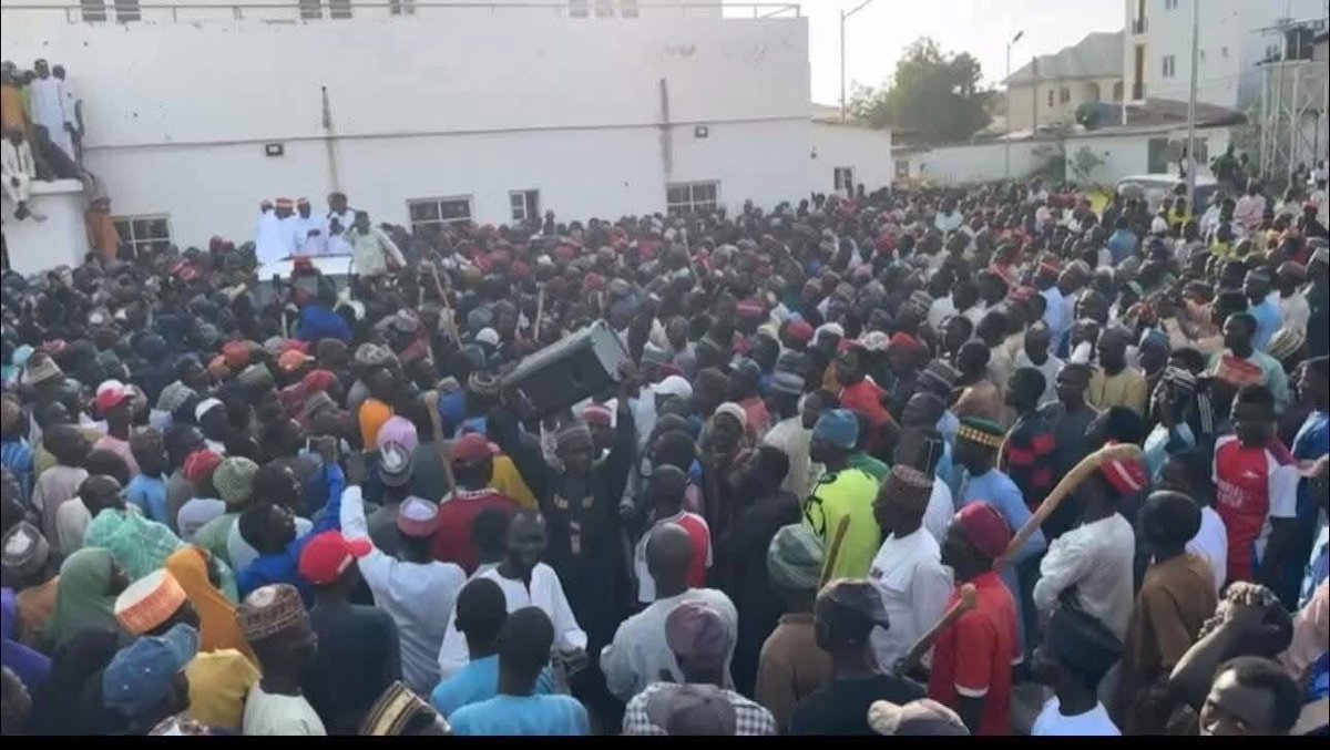 abou__sadiq's tweet image. An Fara Cin Ganimar Yan APC A Kano 💥
Yanzu Yanzu Jagora Sanata Rabi ‘u Musa Kwankwaso Ya Karbi Sauran Ragowar Yan APCn Jihar Kano Zuwa Tsarin NNPP Kwankwasiyya
