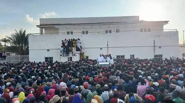 abou__sadiq's tweet image. An Fara Cin Ganimar Yan APC A Kano 💥
Yanzu Yanzu Jagora Sanata Rabi ‘u Musa Kwankwaso Ya Karbi Sauran Ragowar Yan APCn Jihar Kano Zuwa Tsarin NNPP Kwankwasiyya