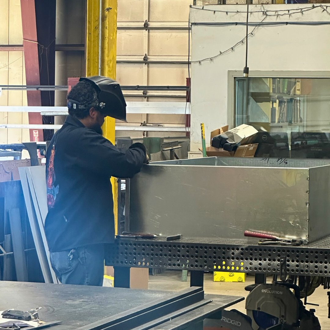 CentralConsolid's tweet photo. Take a look inside our Custom Fabrication shop, where precision, skill, and craftmanship come together!

Contact us for a free quote: https://t.co/YWce9dAiEF

#CustomFabrication #CentralConsolidated #TogetherWereSmarter https://t.co/X4oAaH68oF