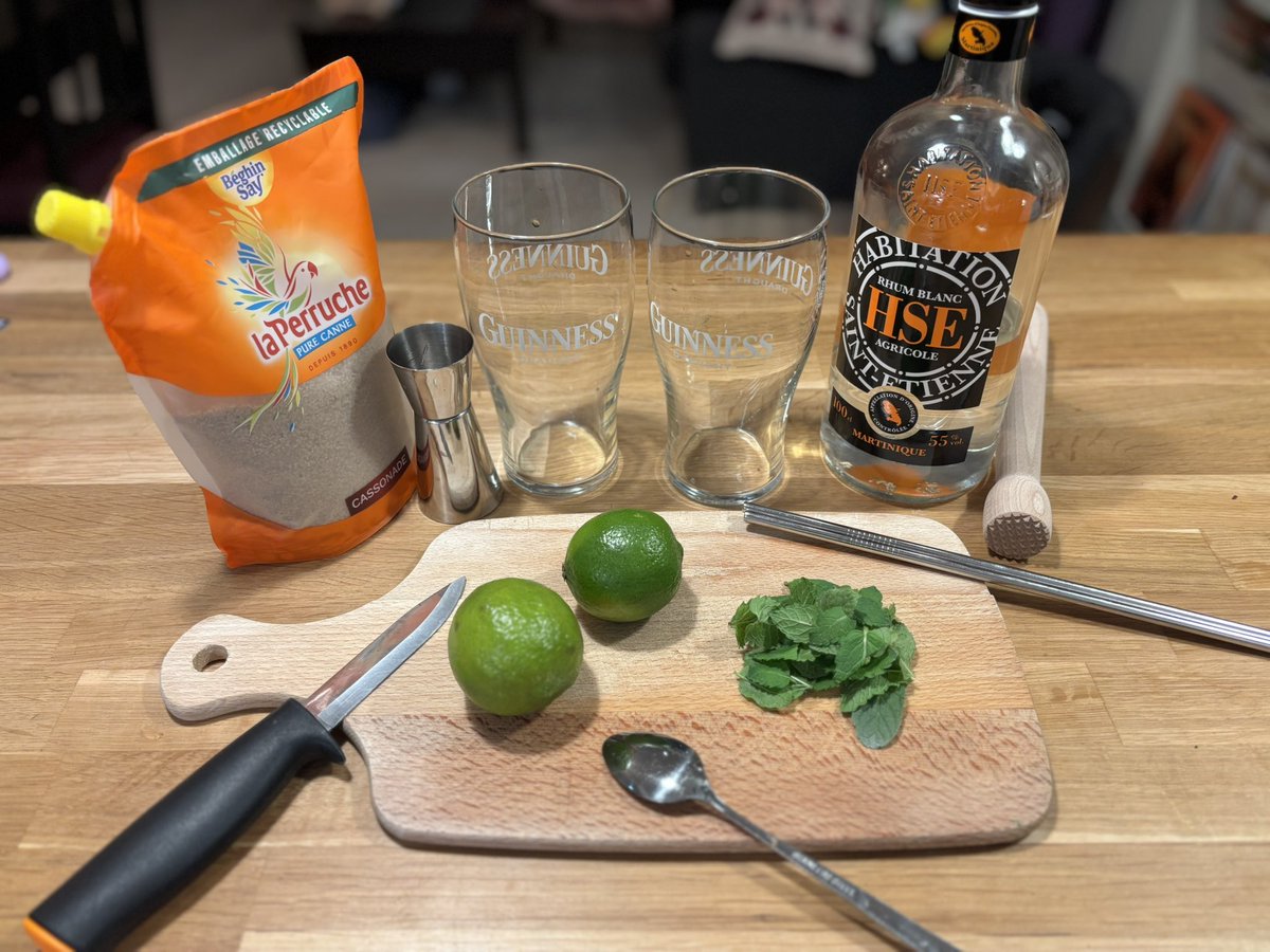 Gamol__'s tweet image. On va se passer une bonne soirée les jeunes ! ✌️Mojito 🍹
#cocktails #mojitos #avecmoderation #detente