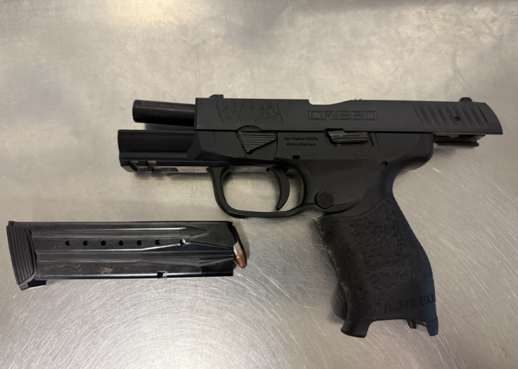 PPDJosephBusa's tweet image. 39th Districts Violent Crime Reduction Team, P/O Kology, P/O Stasik, P/O Lee & P/O Gershwin, doing what they do best. 3 individuals in custody and 3 firearms recovered. @PPD39Dist