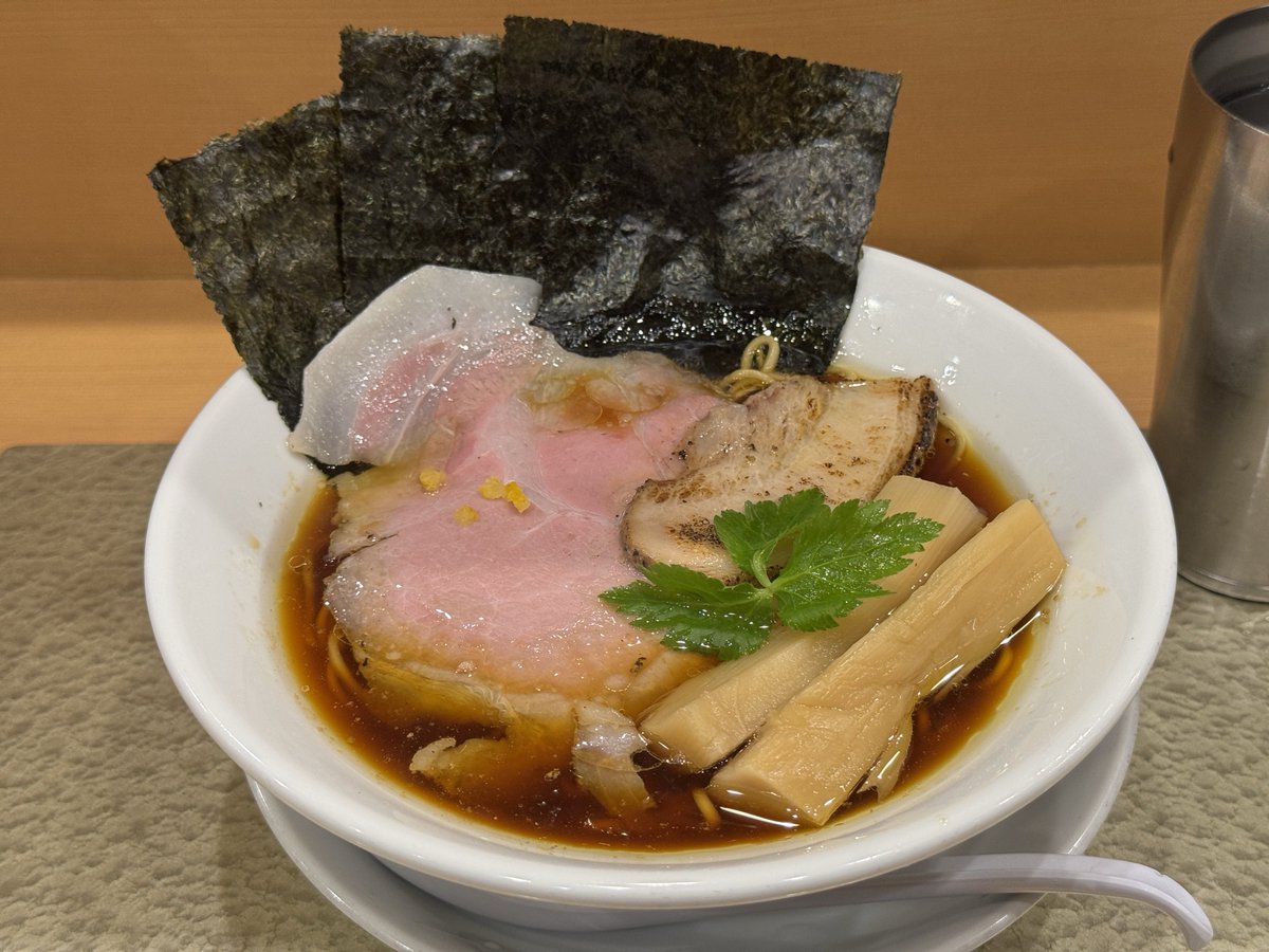Pe_045's tweet photo. そういえばミシュランに載ってるらしいラーメン屋さんに行ってきた
めっちゃ美味かった https://t.co/xNATwGO8ez