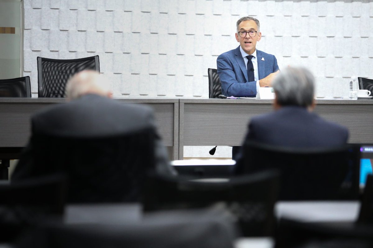 TEPJF_EJE's tweet image. 🧠 Gracias a quienes participaron en esta #MasterClassTEPJF sobre los retos del constitucionalismo contemporáneo. Especial agradecimiento al Dr. @GTusseau.
¿Qué podemos aprender del derecho constitucional comparado?
👉 youtube.com/watch?v=eCODJ2…