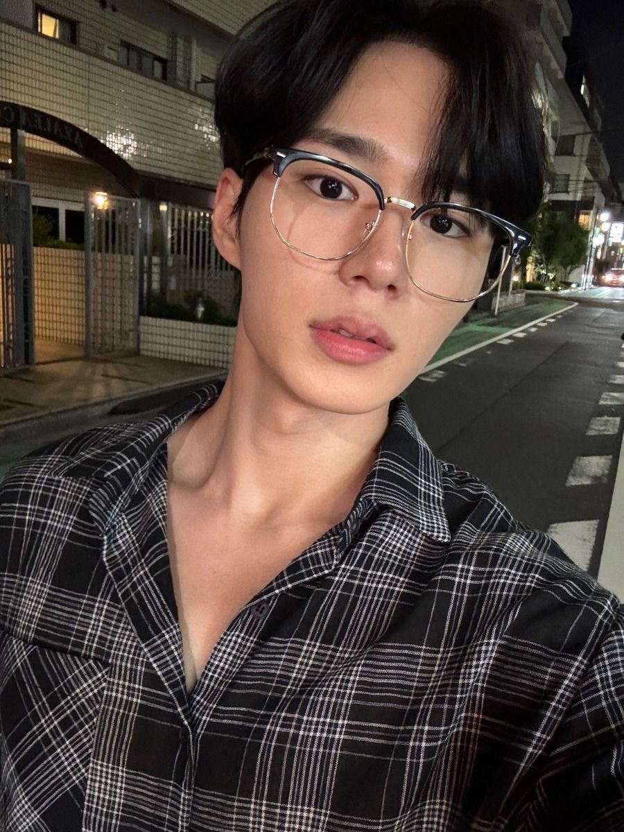 iluvpentor's tweet image. since Junseo is currently going viral right now, here is a information thread for those wanting to know more about him
— his visuals + singing + dancing skills 💫⭐️