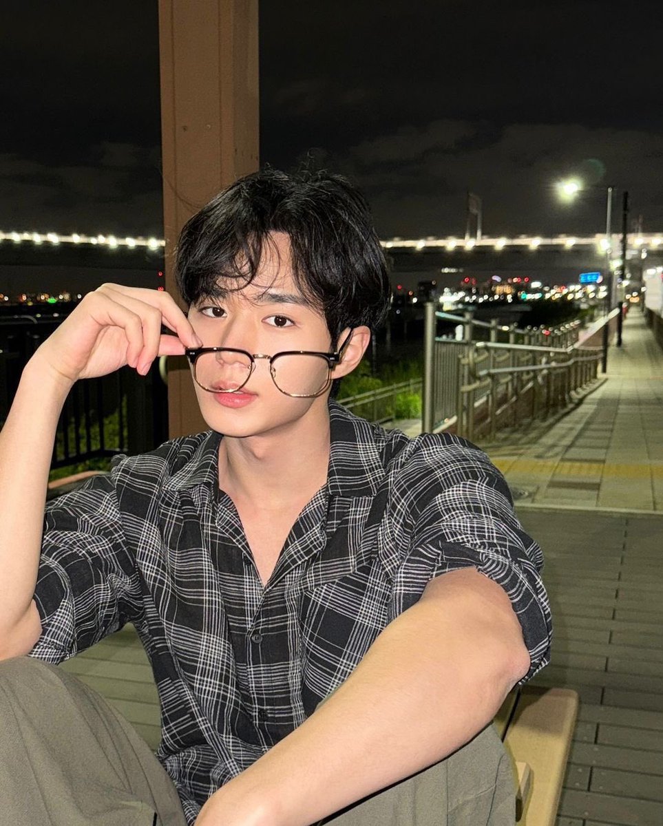 iluvpentor's tweet image. since Junseo is currently going viral right now, here is a information thread for those wanting to know more about him
— his visuals + singing + dancing skills 💫⭐️