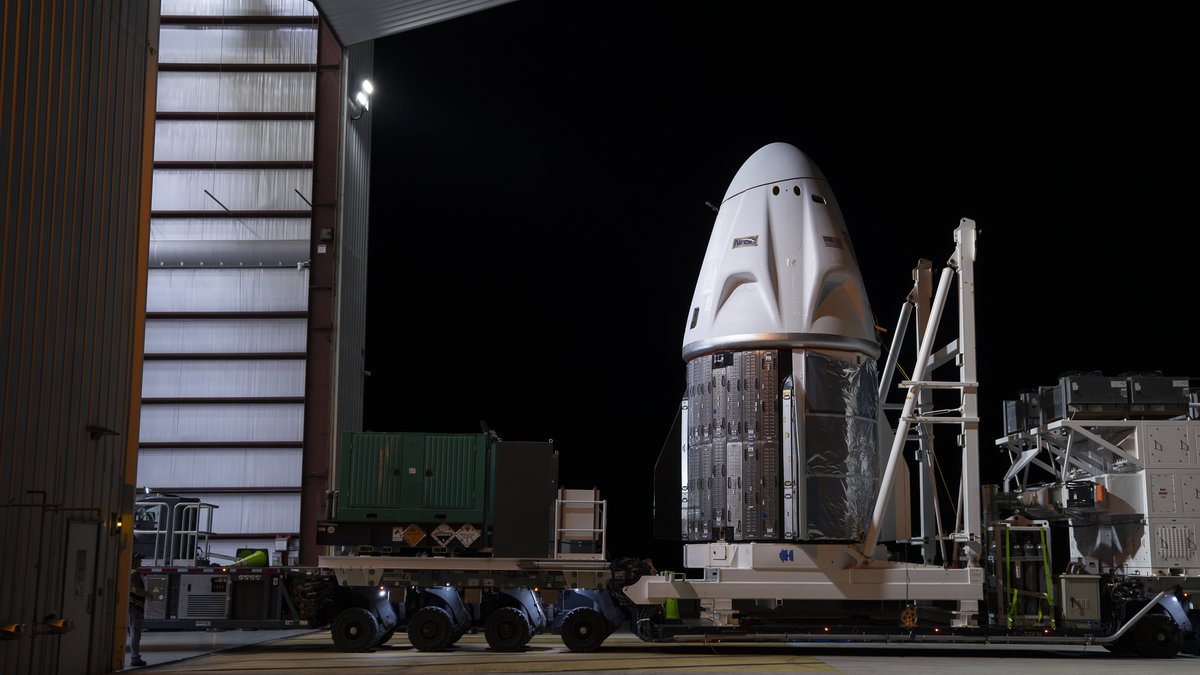SpaceX's tweet image. Dragon arrives at the hangar at pad 39A in Florida ahead of its sixth flight to the @Space_Station. Falcon 9 is targeted to launch Dragon and @NASA’s Crew-11 to the orbiting laboratory no earlier than Thursday, July 31