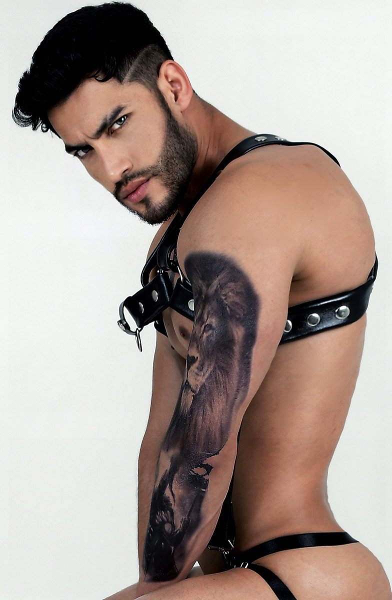 DanStrong24's tweet photo. #modelo  #fetish  #colombian #wolf 🐺 https://t.co/EWqSpCRAEa