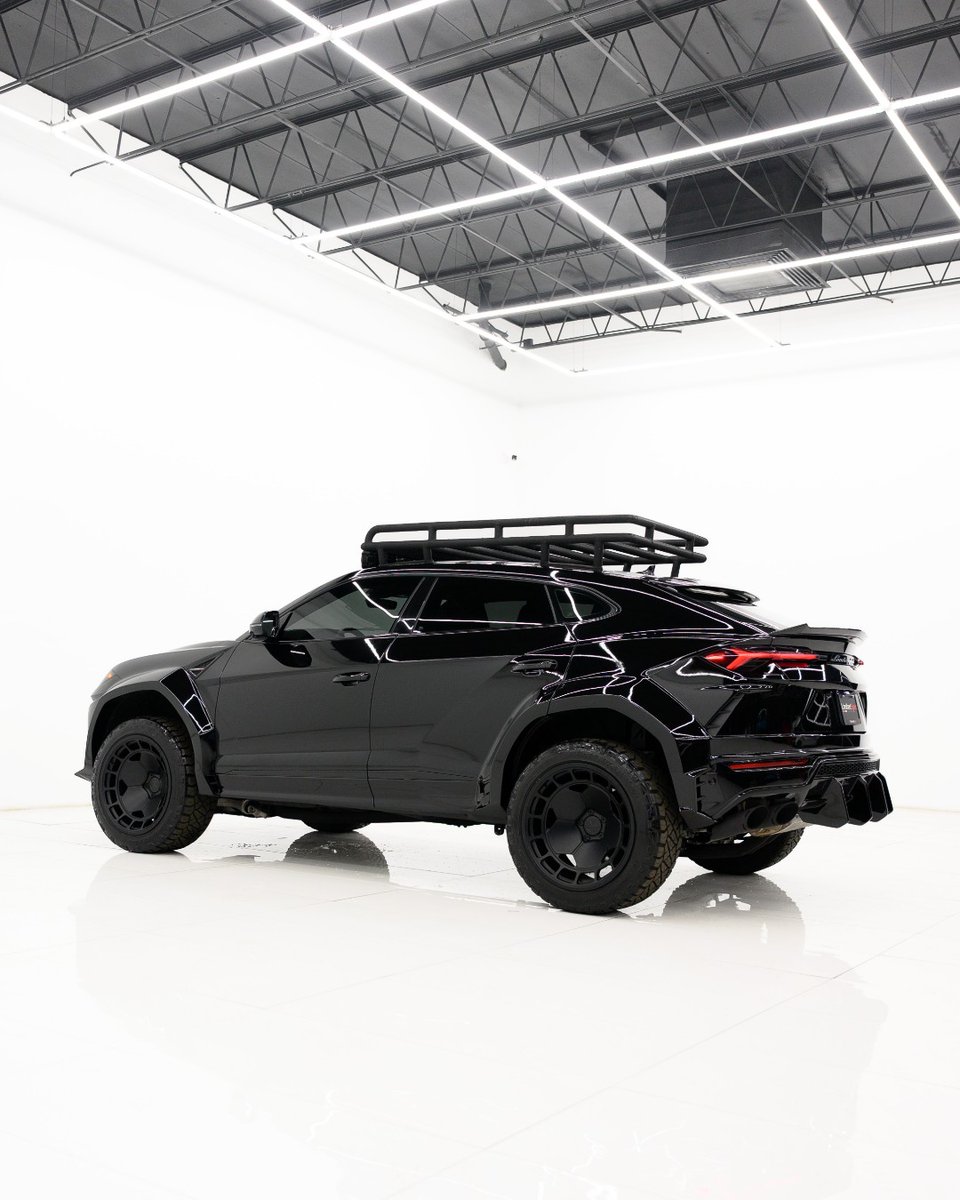 duPontREGISTRY's tweet image. 2022 Lamborghini Urus Off-Road Wide Body | Asking Price: $259,980
The 2022 Lamborghini Urus Off-Road Wide Body is a bold fusion of supercar performance and rugged utility. Featuring widened carbon-fiber fenders, lifted suspension, skid plates, and knobby all-terrain tires, it's…