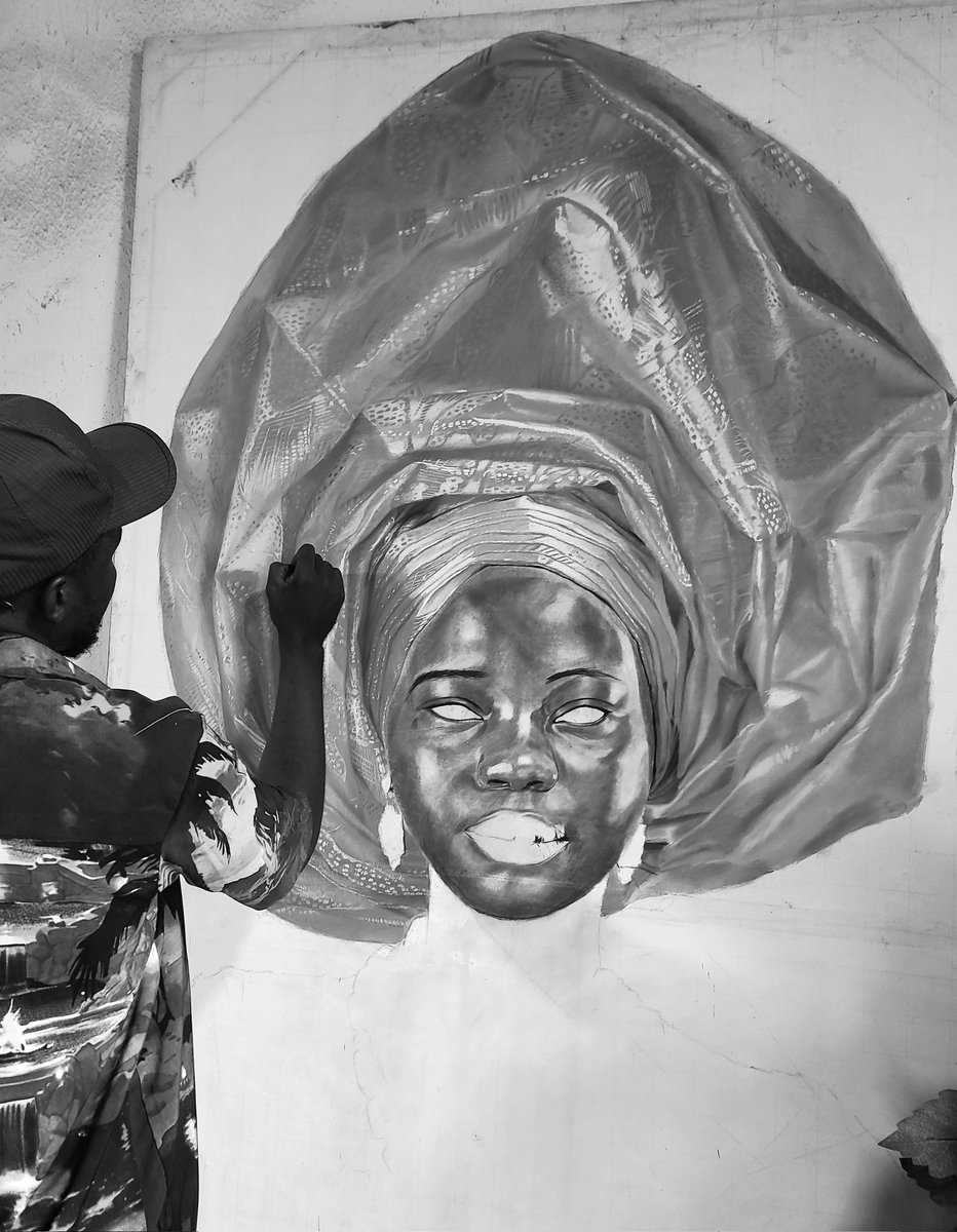 OAbugu96976's tweet image. Hello, my beautiful Twitter people. Here's the black and white version of this, my recent piece...
Let's get it to 1k retweets so I can reveal the color version. Please 🙏