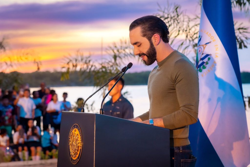 ¡Feliz cumpleaños, Presidente <a href="/nayibbukele/">Nayib Bukele</a> 🎉🇸🇻  
Su convicción, compromiso y amor por el pueblo son el motor de un nuevo El Salvador.
Hoy celebramos su vida y entrega incansable. Que Dios lo bendiga con salud y fuerza para seguir guiándonos hacia un futuro lleno de esperanza.