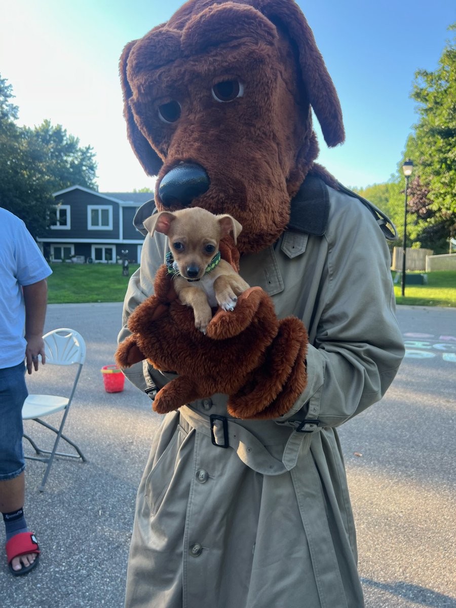 🎉🏘️ You bring the neighbors—we’ll bring the lights and sirens, and maybe even McGruff!!🚨🚔

Register your neighborhood for National Night Out today👇
lakevillemn.gov/373/National-N…