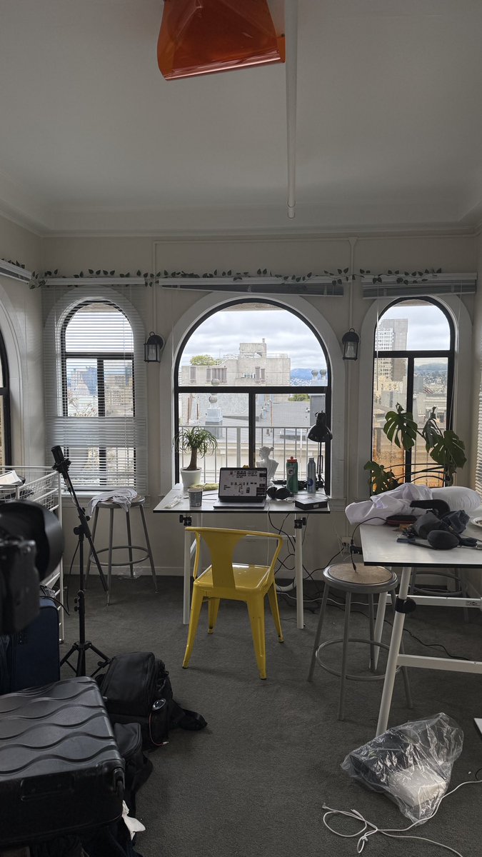 MatthiasRossini's tweet image. today’s office @_TheResidency, time to film some launch videos