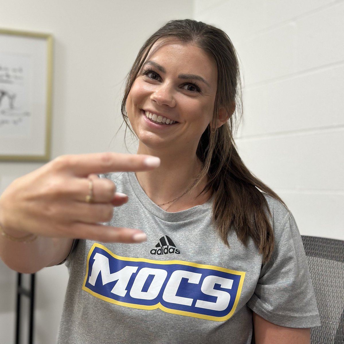 uofsccosw's tweet image. After a promising swimming career was cut short by injury, McCay Mathis faced a tough question: who am I without my sport? That journey of self-discovery led her to #socialwork and back to athletics in a new way. More on this graduate uses her degree: bit.ly/3UxUTbS