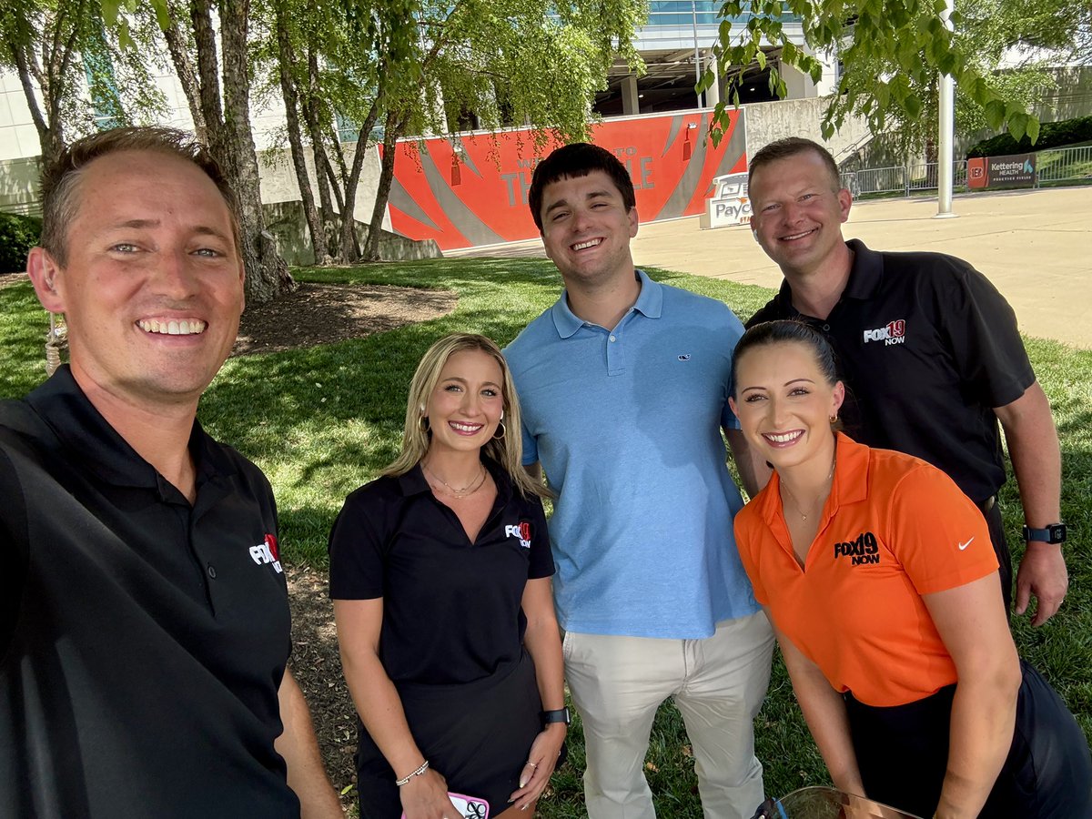 HolgateRegan's tweet image. It’s a great day when @FOX19’s very own, @CharlieG__ joins the show.
First family pic gracing your feed!