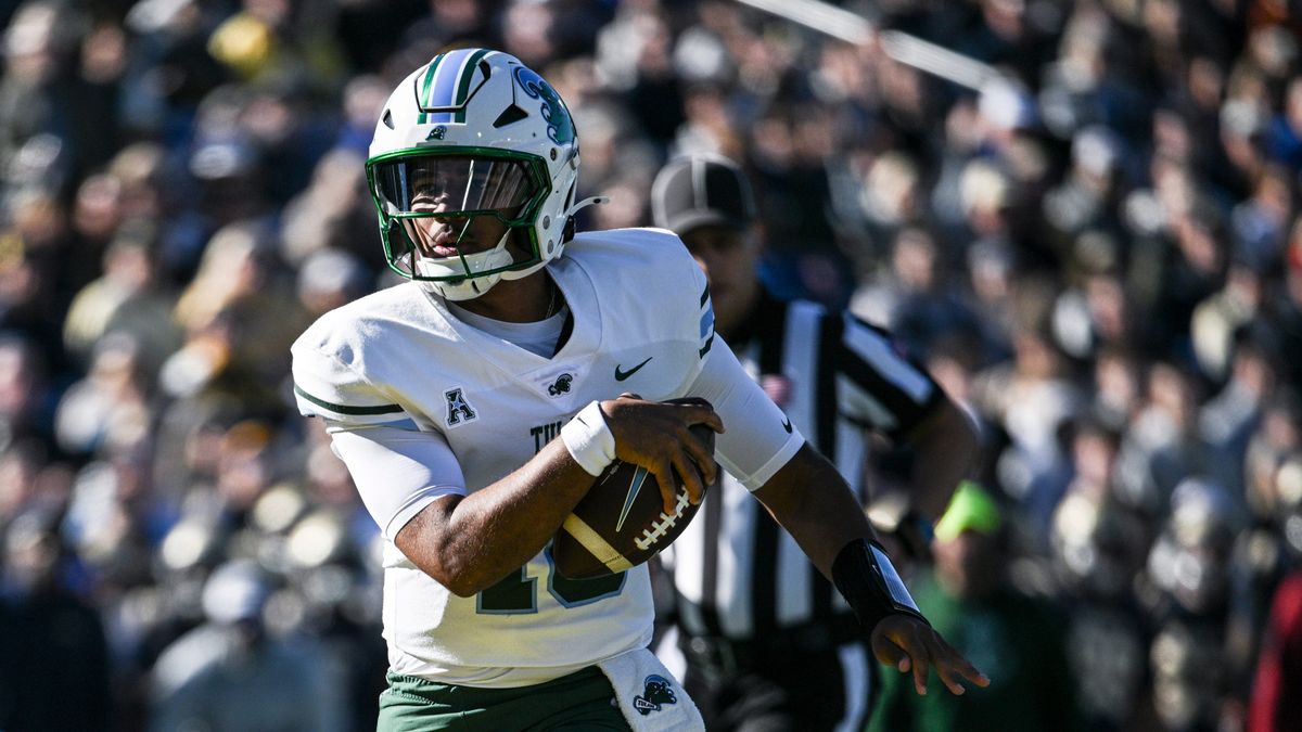 DukeWire's tweet image. The Duke Blue Devils have a new quarterback in Darian Mensah and he explaied why he transferred in at ACC Kickoff. dukewire.usatoday.com/story/sports/c…