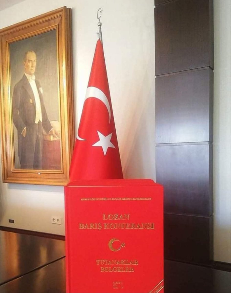 Merhum hocamız Prof.Dr.Seha Meray tarafından 1970'de yayıma hazırlanan 8 ciltlik"Lozan Barış Konferansı,Tutanak ve Belgeler" adlı eser,2018'de Fakültemiz tarafından tekrar basılmıştır. Türkiye Cumhuriyeti'nin kuruluş belgesi olan Lozan Barış  Antlaşması'nın 102. yılı kutlu olsun.