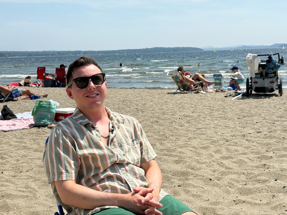 Nope, I’m not playing hooky!🏖️ I’m at North Beach this afternoon “working” with Creative Services on a cool promo for our WCAX WEATHER app!
