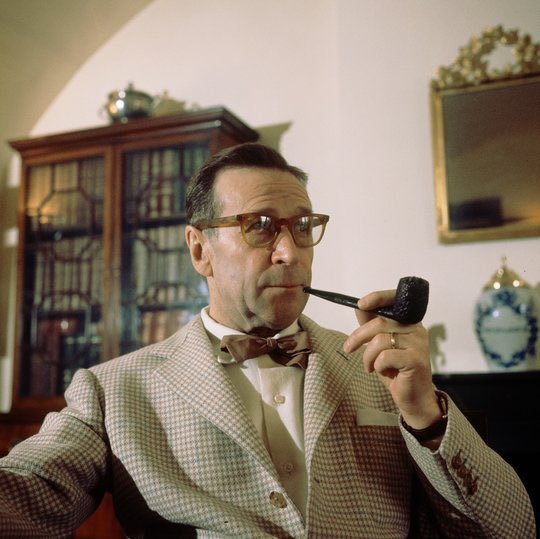 jeannebarrot22's tweet image. " On ne connaît réellement quelqu'un que si on a connu son enfance "
Georges Simenon