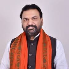 Manoj_Yadav_'s tweet image. ये दो नेता हैं बीजेपी में पिछड़े समाज के मौर्य जाति से आते हैं। दोनों इस वक्त विधान परिषद के सदस्य हैं और दोनों उप मुख्यमंत्री के पद पर उत्तर प्रदेश और बिहार में काम कर रहे हैं।
अपने इतने राजनैतिक जीवन में कभी भी अपना स्वार्थ छोड़ कर न ही अपने समाज के लिए कुछ किया और न ही अपनी…