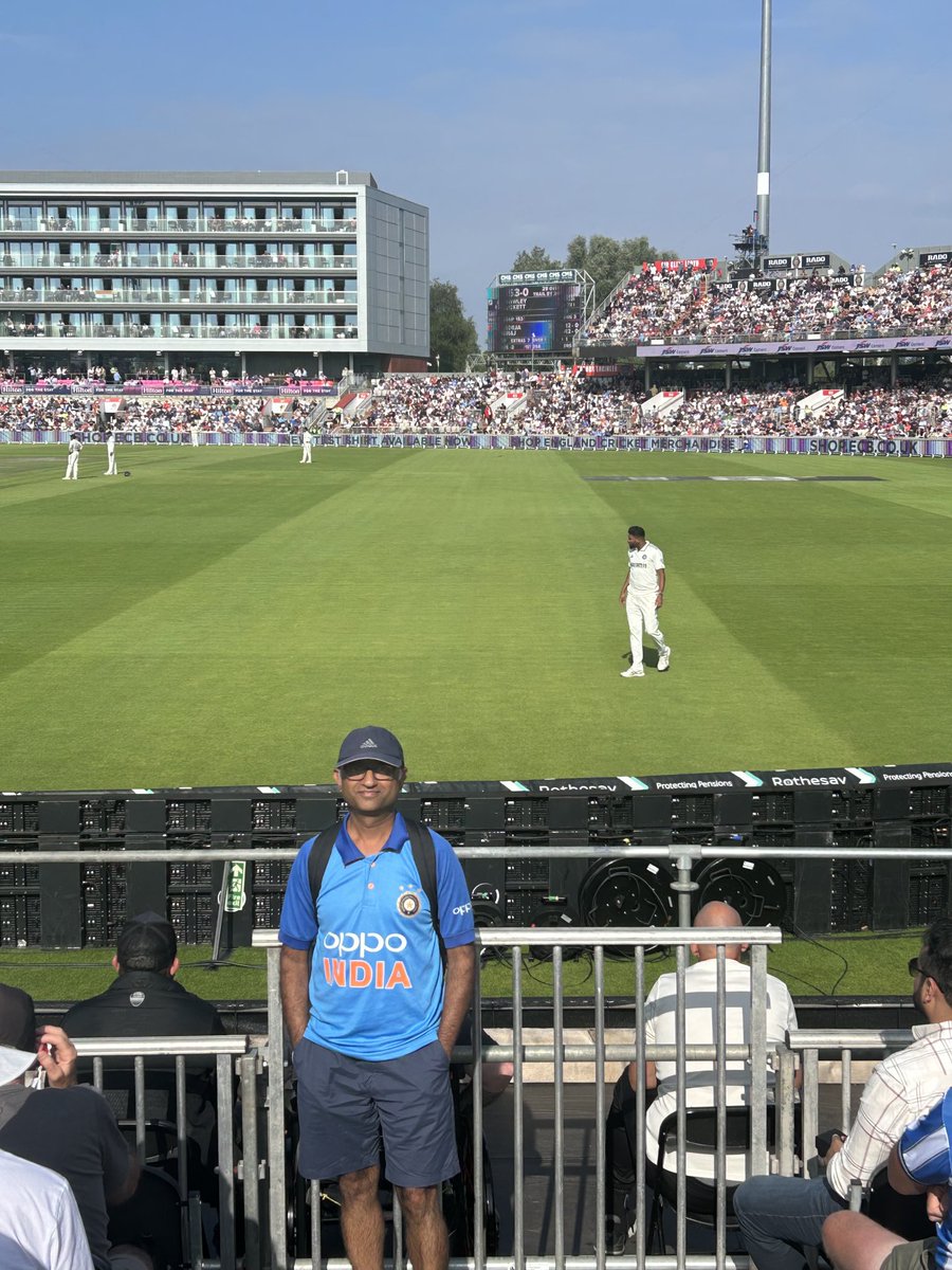 Turns out I have a picture with DSP Siraj.. 😂

Another legend ticked off the bucket list. ✅

#ENGvIND