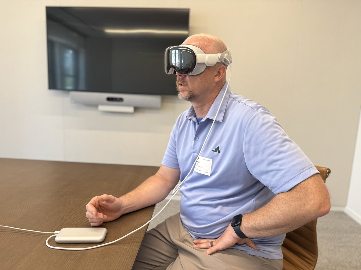 Always_clicking's tweet image. Apple Education Community Meatup today at Apple’s NYC offices. I had a great time seeing friends, trying new things and presenting on Apple Intelligence.