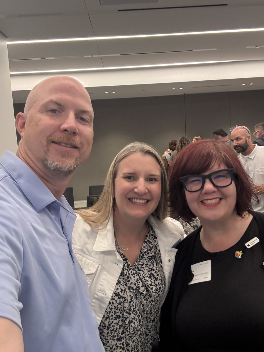 Always_clicking's tweet image. Apple Education Community Meatup today at Apple’s NYC offices. I had a great time seeing friends, trying new things and presenting on Apple Intelligence.