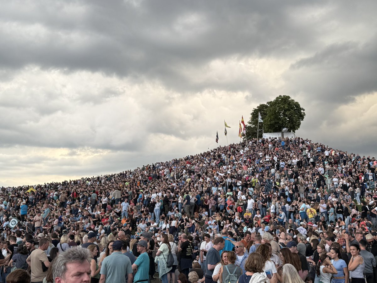 TomasBurck's tweet photo. Alle Jahre wieder #dasfest https://t.co/7HKcUoOHdy