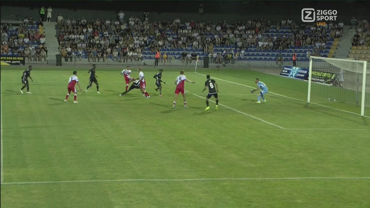 Foot_NL's tweet photo. ADRIAN BLAKE FAIT LE BREAK ! Après une percée dans la surface, le milieu de terrain place un tir qui fini dans le petit filets opposé. 1-3
#SHEUTR https://t.co/8RSoPAHZXi