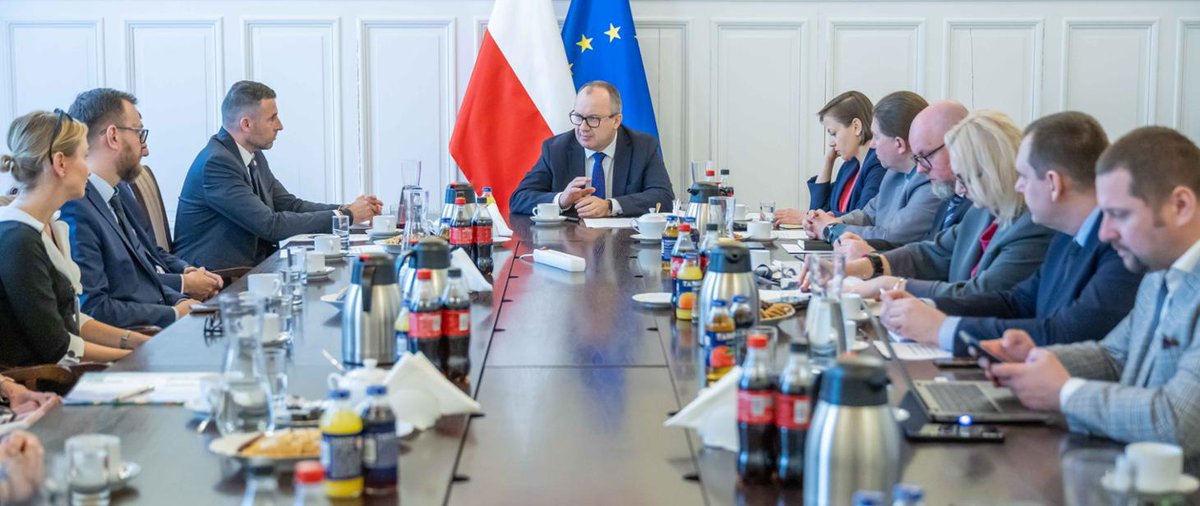 W imieniu Krajowej Rady Kuratorów dziękujemy Panu Ministrowi prof. <a href="/Adbodnar/">Adam Bodnar</a> za ponad 2 lata współpracy z naszą Radą oraz z całą Kuratorską Służbą Sądową. Życzymy powodzenia w dalszej pracy zawodowej i publicznej, wytrwałości w działaniach na rzecz praworządności i praw człowieka