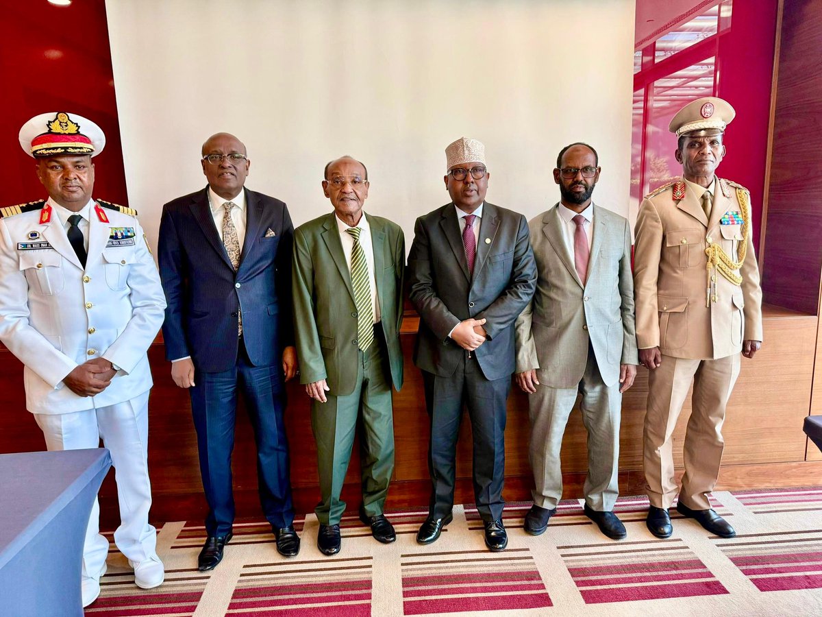 Radio Muqdisho (@radiomuqdisho) on Twitter photo At IDEF 2025 in Istanbul, Somalia’s Defense Minister <a href="/AhmedMoFiqi/">Hon. Ahmed FIQI</a> met his Djiboutian counterpart to boost defense ties. He thanked Djibouti’s Hiil Walaal troops for standing by Somalia in the fight against terrorism. At IDEF 2025 in Istanbul, Somalia’s Defense Minister <a href="/AhmedMoFiqi/">Hon. Ahmed FIQI</a> met his Djiboutian counterpart to boost defense ties. He thanked Djibouti’s Hiil Walaal troops for standing by Somalia in the fight against terrorism.