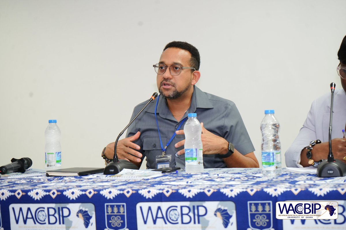 WACCBIP_UG's tweet photo. The conversation opens by addressing critical questions such as What is the fundamental difference between doing academic science and doing industry (academic enterprise)? and role of local data in informing policy-making. 

Dr. @YawBediako_  elaborates on the first question; the fundamental difference between academic science and industry lies in their primary objectives & metrics of success. For academia;  knowledge generation, discovery, and training, measured by publications & citations whereas for industry; market demand, product development and revenue generation, measured by profitability and market share.

For the second, Dr. Keziah Malm draws from a practical experience with the @nmepgh  highlighting that the decision to switch from chloroquine to ACTs for malaria treatment was based on drug efficacy research done by @NMIMR_UG.