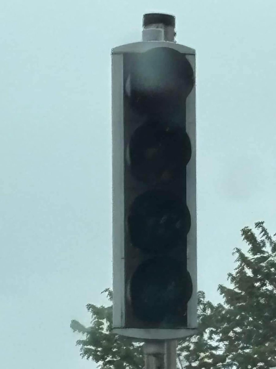 ⚠️ Please Take Caution, Traffic Lights at Kilgobbin and Ballyogan Road Junction Not Working ⚠️

The traffic lights at the junction between Kilgobbin Road and Ballyogan Road are currently out and not working. 

Please therefore take extreme caution while going through the