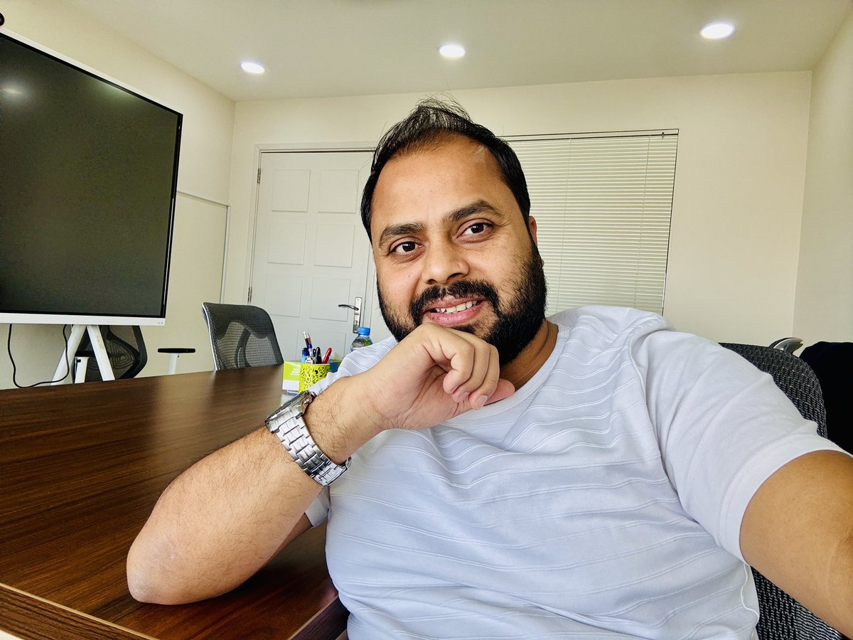shivkpal's tweet photo. T 001240 - “Work mode: ON. Selfie mode: ALSO ON. Weekend vibes: loading… 😜📸🕒” https://t.co/cfZpfgdC2C