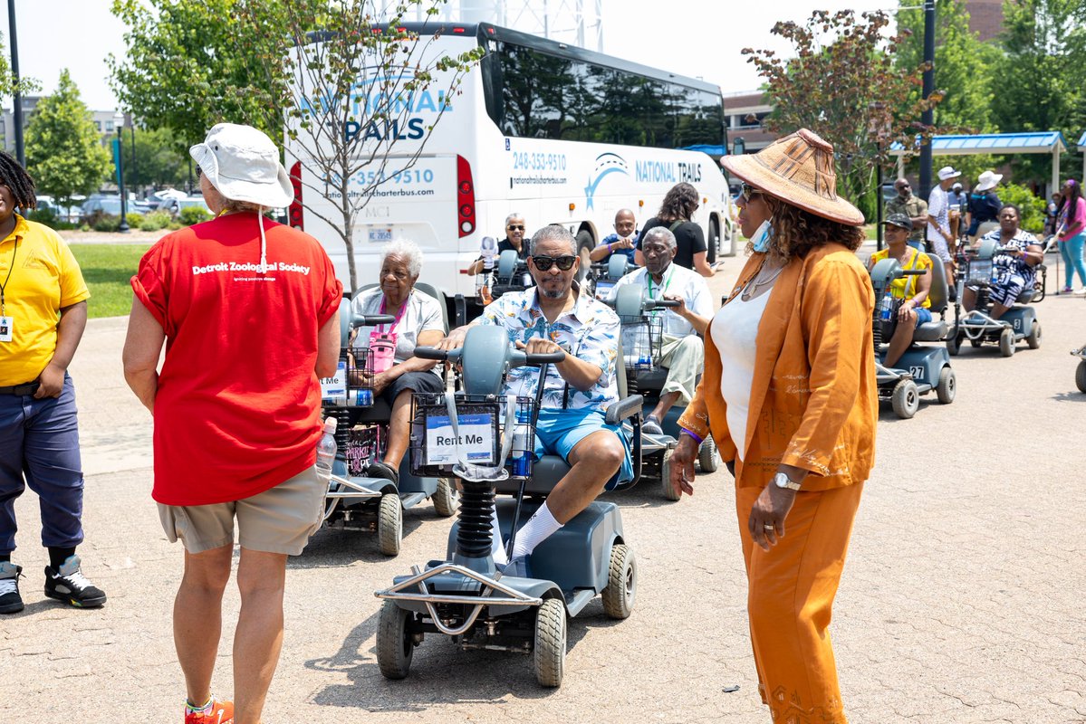 MsMarySheffield's tweet image. I was thrilled to treat our District 5 seniors to a joyful day at the @detroitzoo with free transportation, a delicious lunch, and plenty of smiles. 🐒

We spent the day exploring and connecting because our elders deserve to be valued and truly celebrated! ♥️