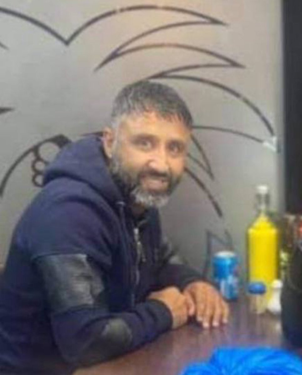 Telford_Escaper's tweet image. If I am killed it was 1 of 6 men. As they are the only ones I’ve publicly named. These men all raped me from 12yrs old. Pedo’s Nadim Ahmed, Khalid Hussain, Amjid Tuqir, Wajid Tuqir, Akhlaq Hussain or Zulifiqar Ahmed (check thread for other 2 face pics. 🧵)