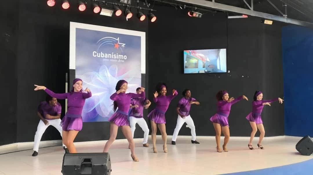 Plaza de Actos de #CienfuegosXMásVictorias  25, 26 y 27 de julio. 
25. 9.00 pm Artistas aficionados.
11.30 pm Compañía Giros.
Son Star.
26. 9.00 pm Artistas aficionados.
11.00 pm Los Naranjos y Kafe Mezclado.
 Arte Mixto.
27. Clausura del Festival Alfha Sur DJ.