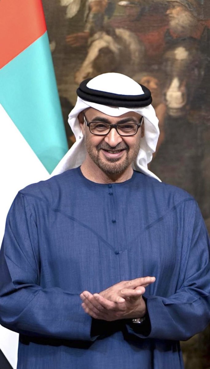 aaf1313's tweet image. تكبر بك شعوب وحدود وحضارات
ويكبر بك اللي ما ملك غير ثوبه
بشتك دفئ سكان دولة الإمارات
والقاهرة وأرض اليمن والعروبه
ياسيدي حققت كل الطموحات
ماكنك إلا الغيث وتباشروبه.