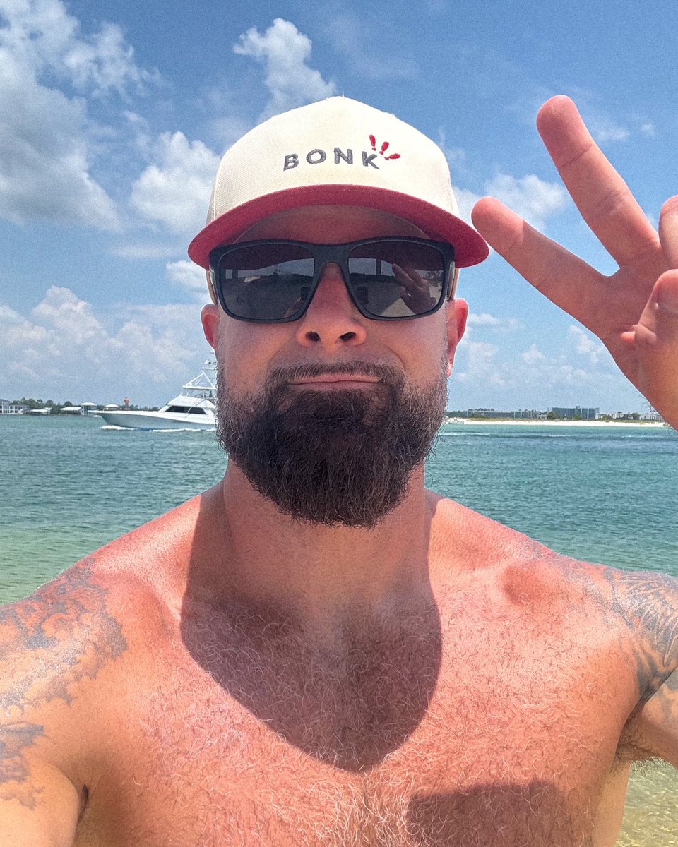 ScottyTheCoach's tweet image. Let’s BONK!!! on the beach. 🐕😎