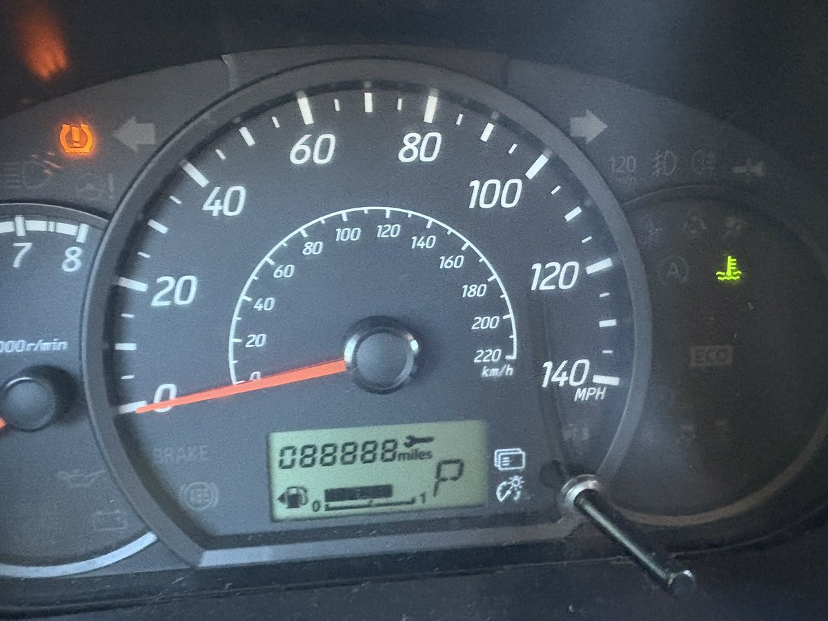 diiishiiiv's tweet image. We hit 88888 on our car today!!
(my wife says if any of you say anything about the service light you’re paying for it 😂)